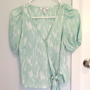 Nine West V-neck tie front top